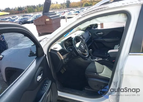 2016 Jeep Cherokee Latitude z USA, uszkodzony, nr VIN 1C4PJMCS5GW193320